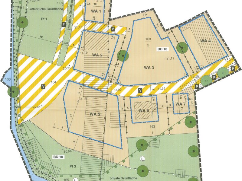 Der Bebauungsplan zeigt die Grünflächen und Straßen sowie die Baufelder innerhalb derer Häuser gebaut werden dürfen (blaue Linien).